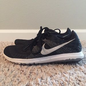 Nike Fit Sole Tennis Shoes
